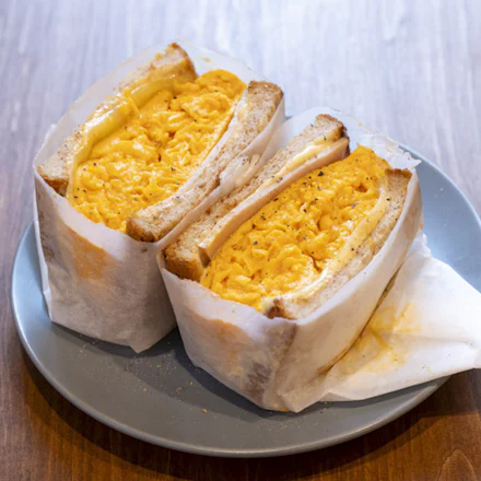 【逗子】シェフ佐渡友善裕さんが焼き上げる
ふんわりSUNDOWNERオムレツサンド®